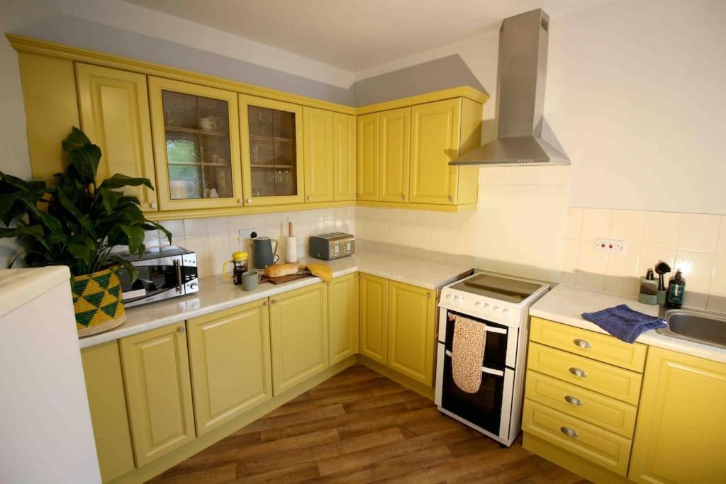 Lincoln Apartment Freshly Renovated Common Views Burton  Экстерьер фото