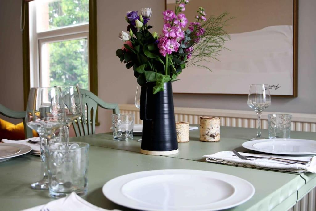 Lincoln Apartment Freshly Renovated Common Views Burton  Экстерьер фото