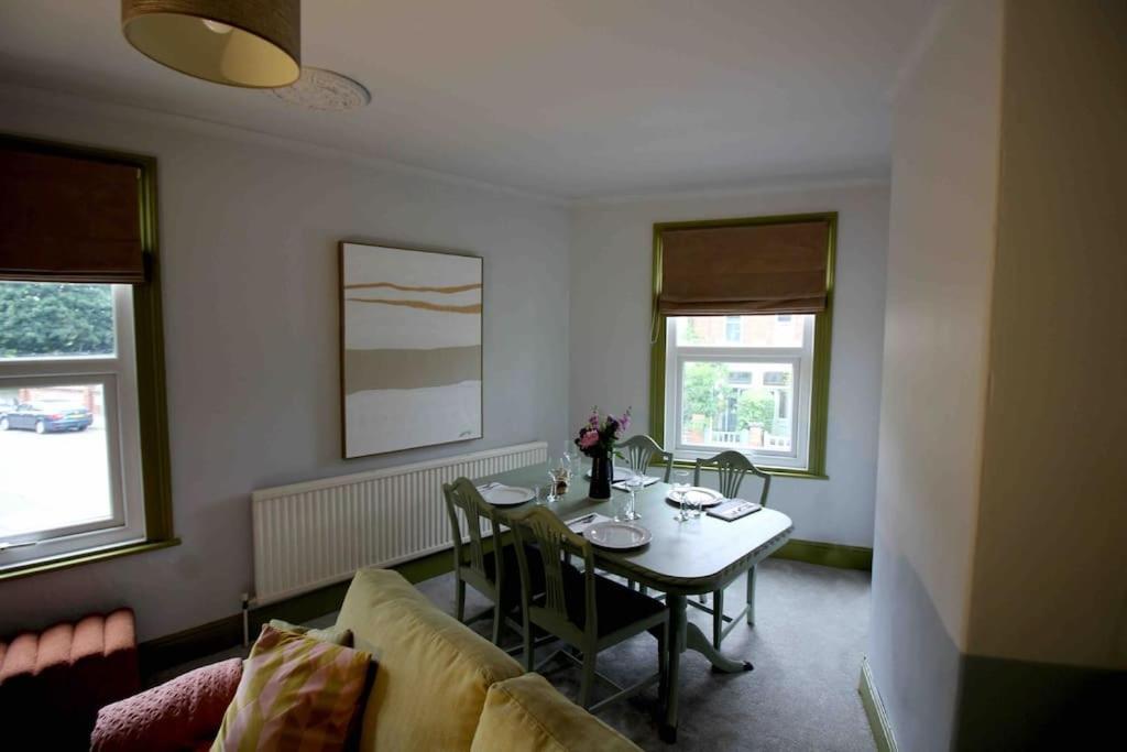 Lincoln Apartment Freshly Renovated Common Views Burton  Экстерьер фото