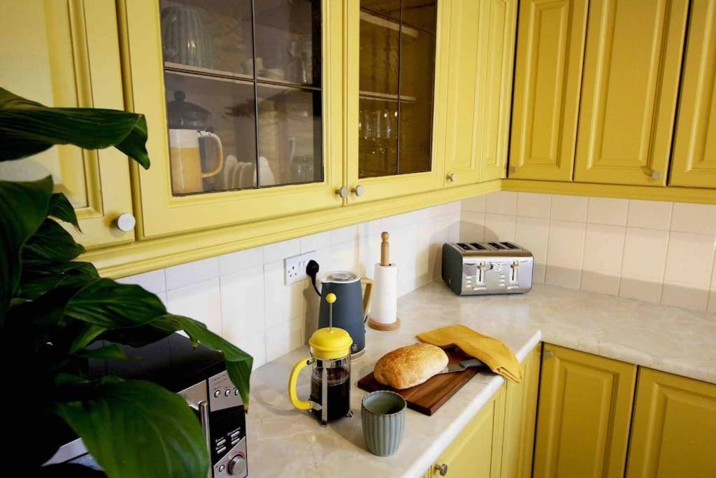 Lincoln Apartment Freshly Renovated Common Views Burton  Экстерьер фото