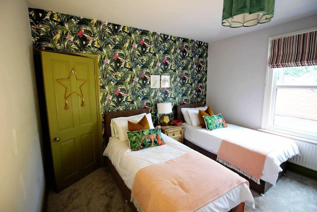 Lincoln Apartment Freshly Renovated Common Views Burton  Экстерьер фото